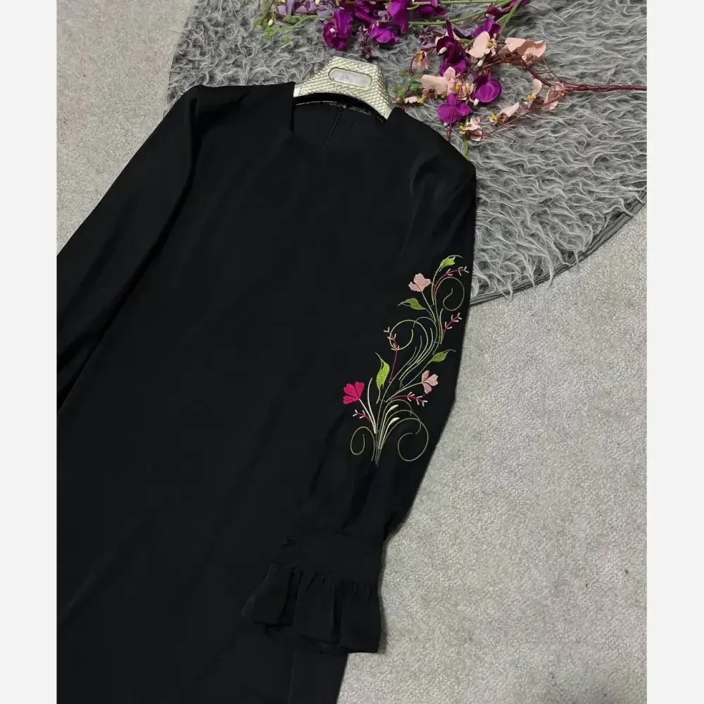 عبا زنانه مدل فرشته جنس الیزه گلدوزی شده رنگ مشکی