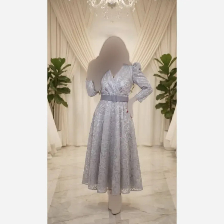 پیراهن مجلسی زنانه مدل دنیا جنس فلوک ارگانزا آستردار با کمربند قد 135