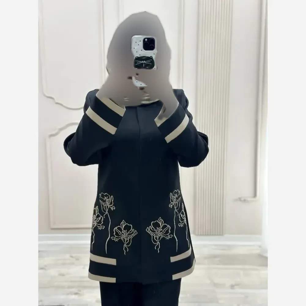 کت شلوار گلدوزی مدل رویا از پارچه بزایاق با طراحی جلو باز و سایزهای متنوع