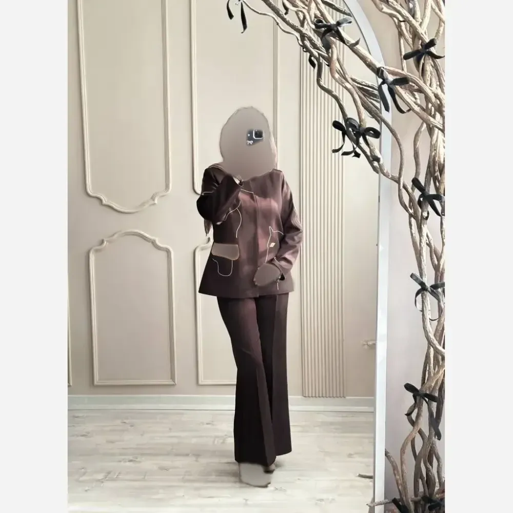 کت شلوار زنانه گلدوزی شده مدل الینا جنس سوپر مازراتی اعلا