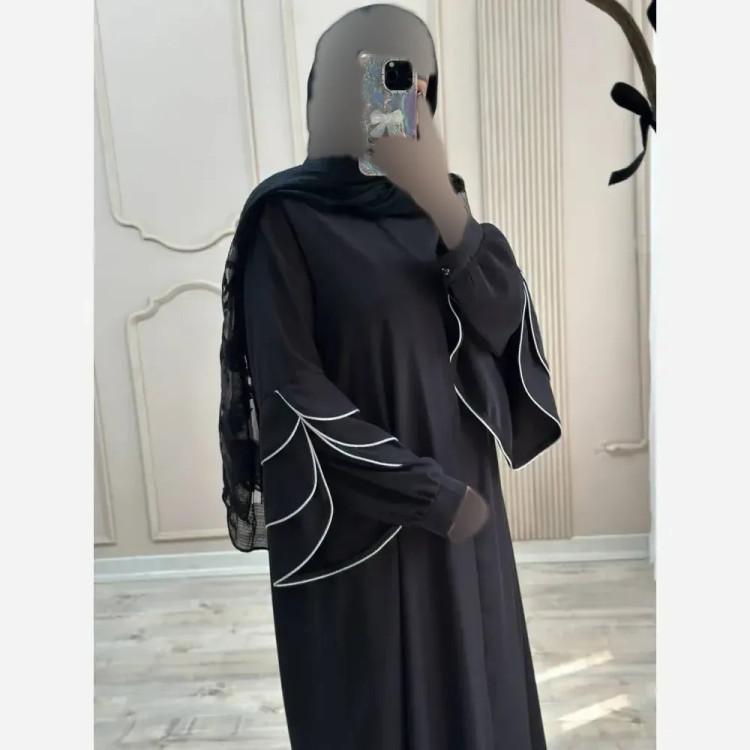 مانتو عبایی آیلار جنس کرپ ندا اماراتی فری سایز مشکی با آستین کلوش سه طبقه