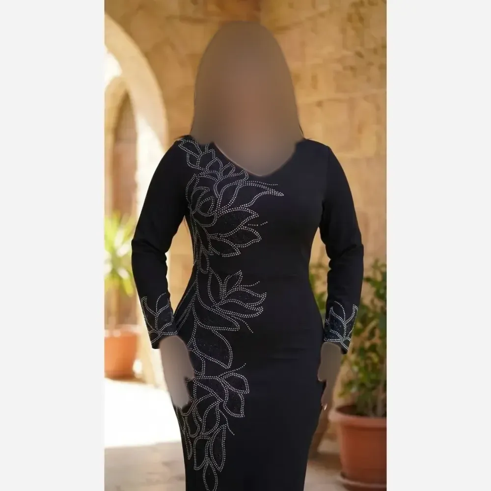 پیراهن میدی زنانه سایز بزرگ مدل نازلی جنس دالقیچ نگیندار مشکی