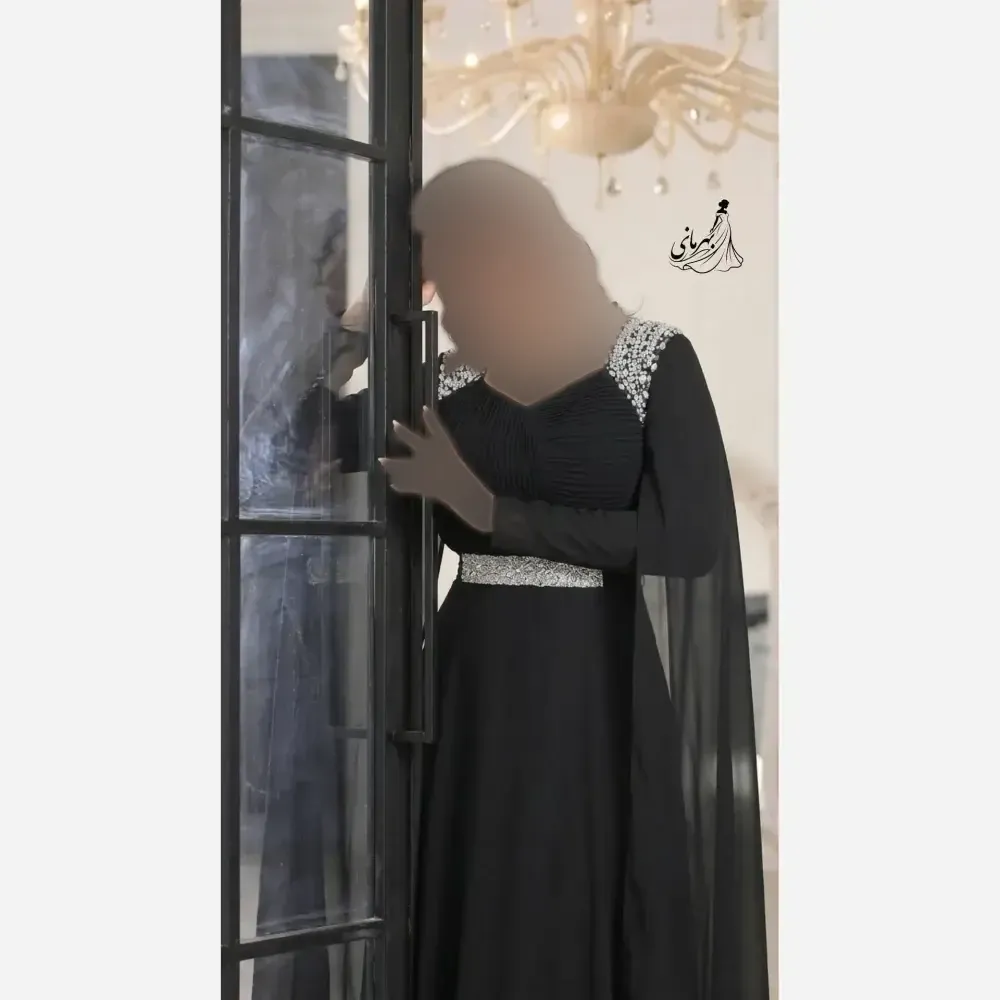 پیراهن مجلسی زنانه حریر مشکی سنگدوزی شده مدل مهتاب سایز بزرگ