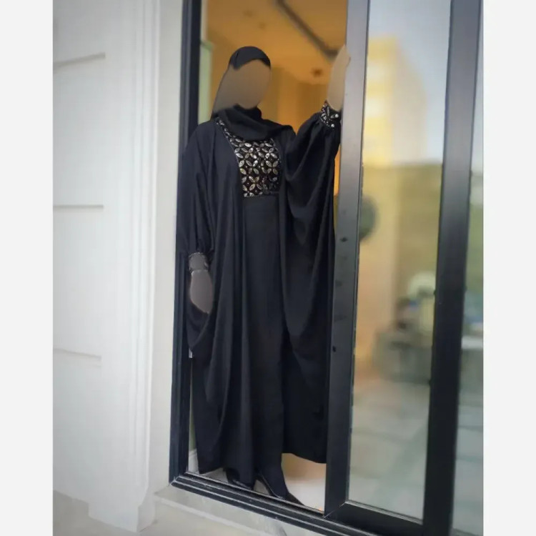 عبا زنانه مدل محیا با خرجکار سوزن دوزی هندی جنس کرپ الیزه مشکی فری سایز