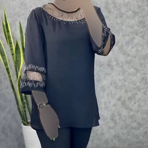 شومیز زنانه قواره دار مدل شیما جنس کرپ الیزه و حریر نگین کاری شده سایز بزرگ تا 60