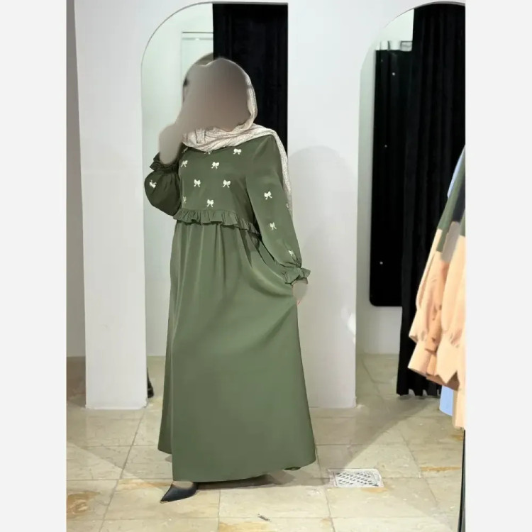 پیراهن زنانه طرح شاپرک جنس کرپ الیزه گلدوزی شده با کمربند و آستین کشدار