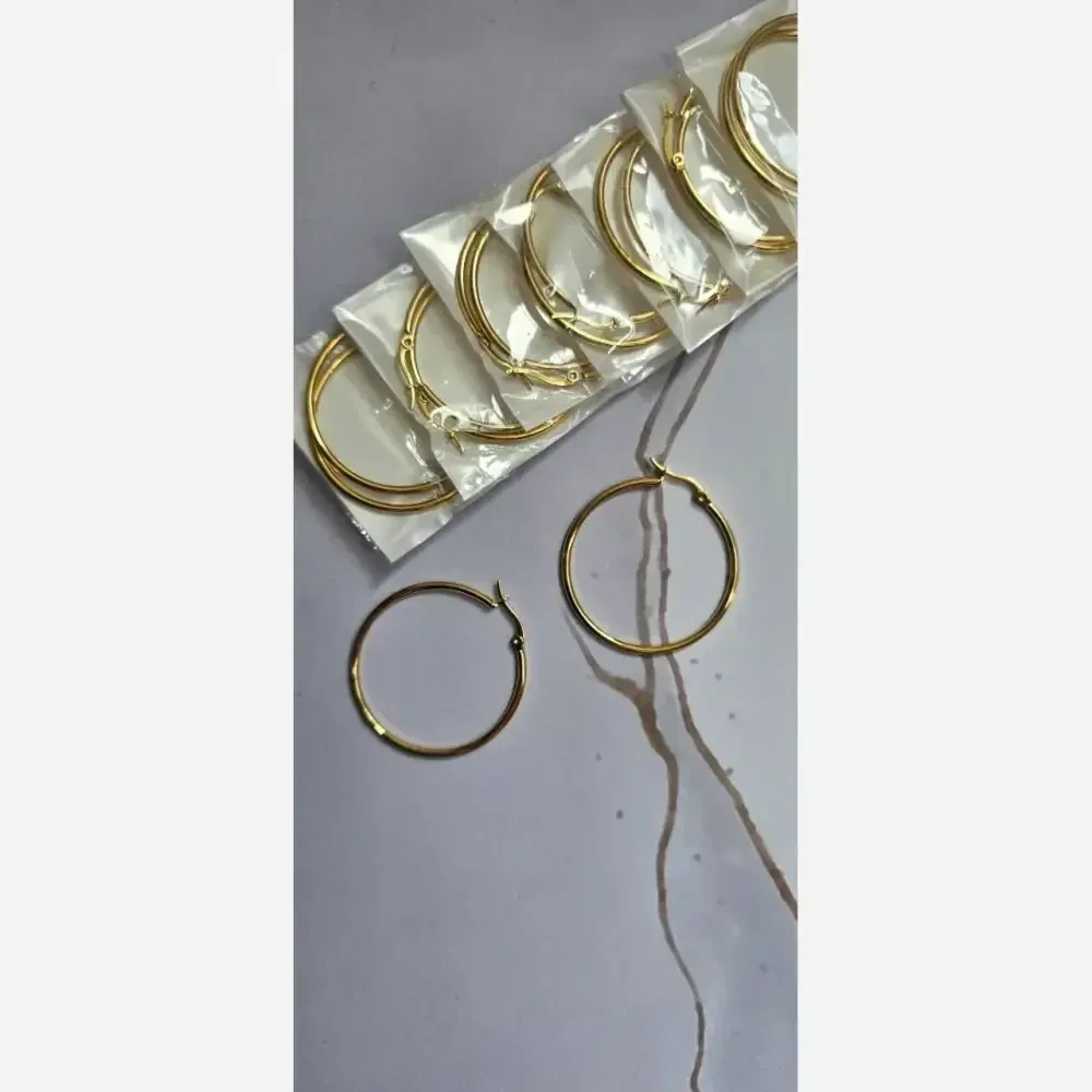 گوشواره حلقه ای زنانه طرح طلا جنس استیل رنگ ثابت قطر 4 سانت
