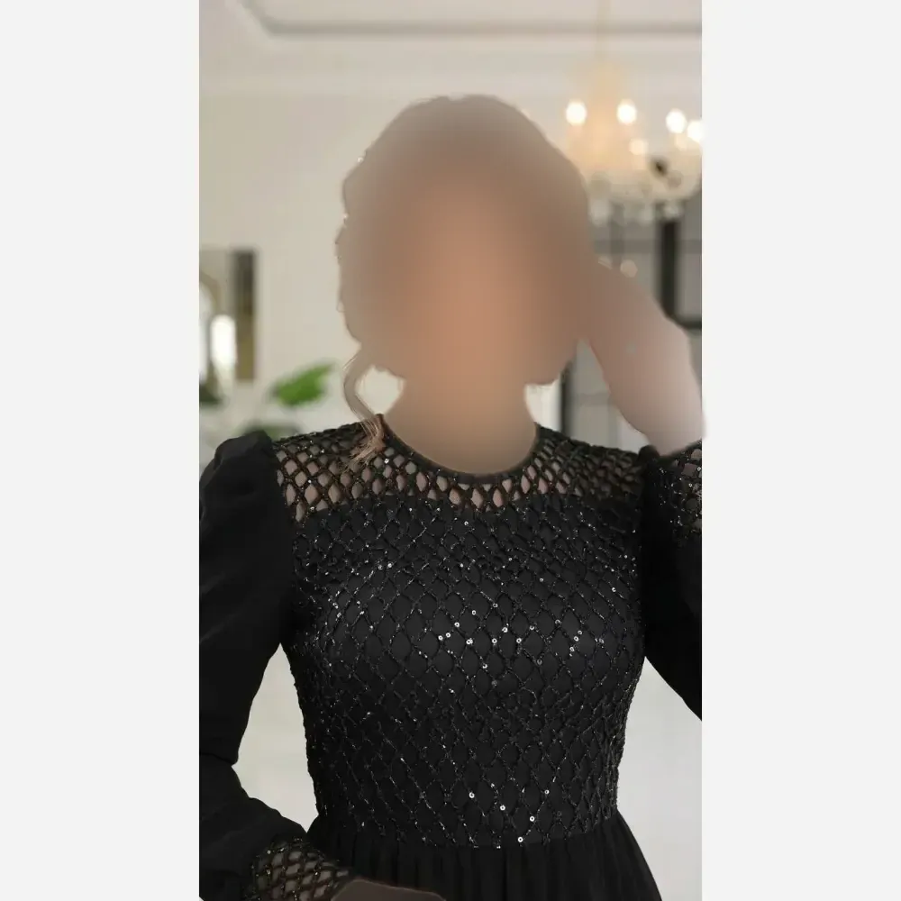 پیراهن زنانه مجلسی سایز بزرگ مدل شبنم جنس تور طرح دار و کرپ حریر رنگ مشکی