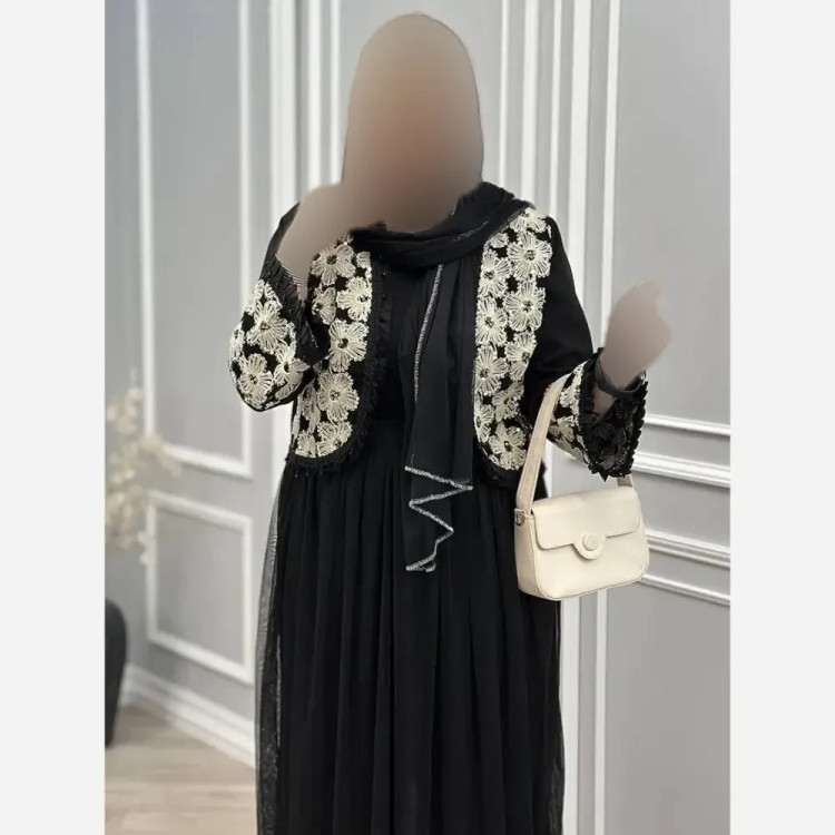 ست سه تیکه مجلسی زنانه مدل روناک شامل کت و دامن و شال جنس مازراتی خرجکار هندی و تور سایز فری 38 تا 46