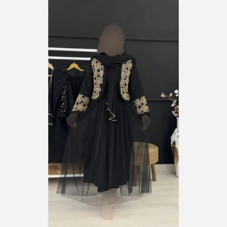 ست سه تیکه مجلسی زنانه مدل روناک شامل کت و دامن و شال جنس مازراتی خرجکار هندی و تور سایز فری 38 تا 46