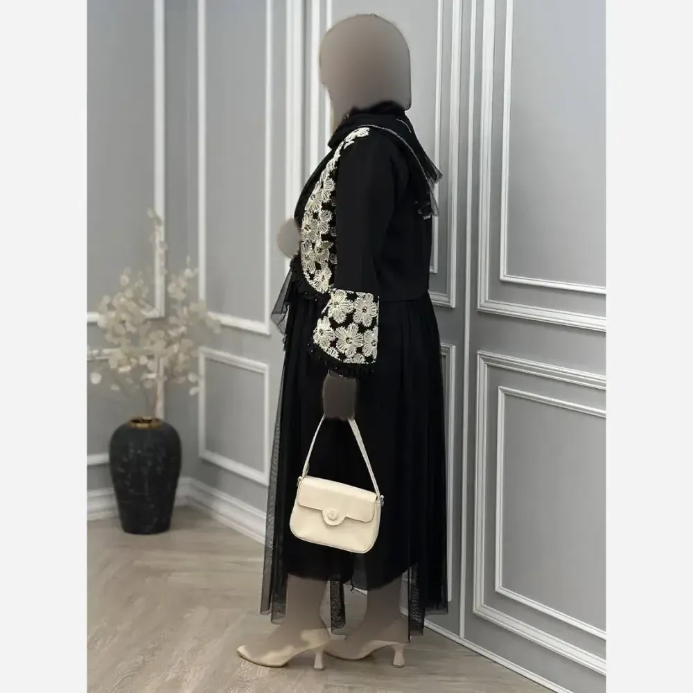 ست سه تیکه مجلسی زنانه مدل روناک شامل کت و دامن و شال جنس مازراتی خرجکار هندی و تور سایز فری 38 تا 46