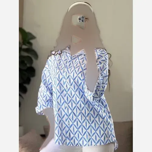 شومیز زنانه طرح دار مدل ژیکان جنس پارچه پری ترک فری سایز