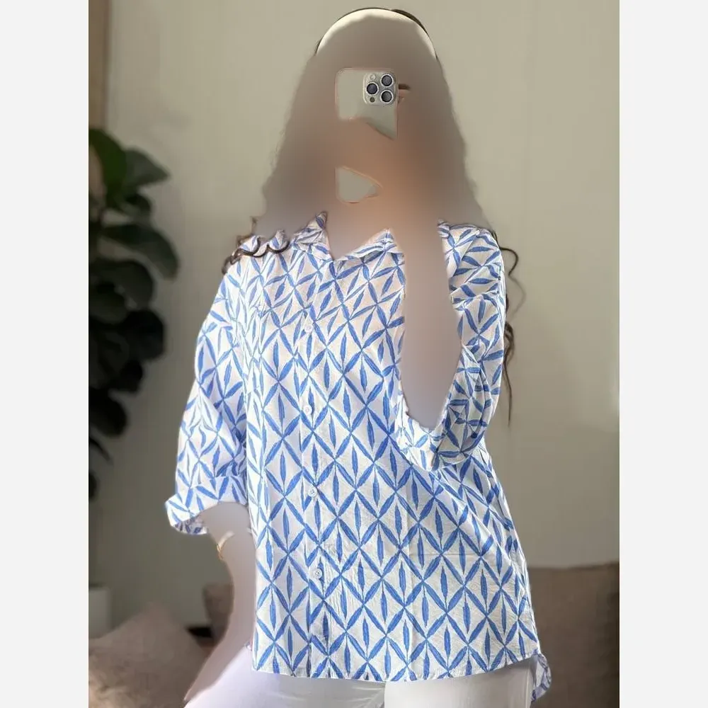 شومیز زنانه طرح دار مدل ژیکان جنس پارچه پری ترک فری سایز