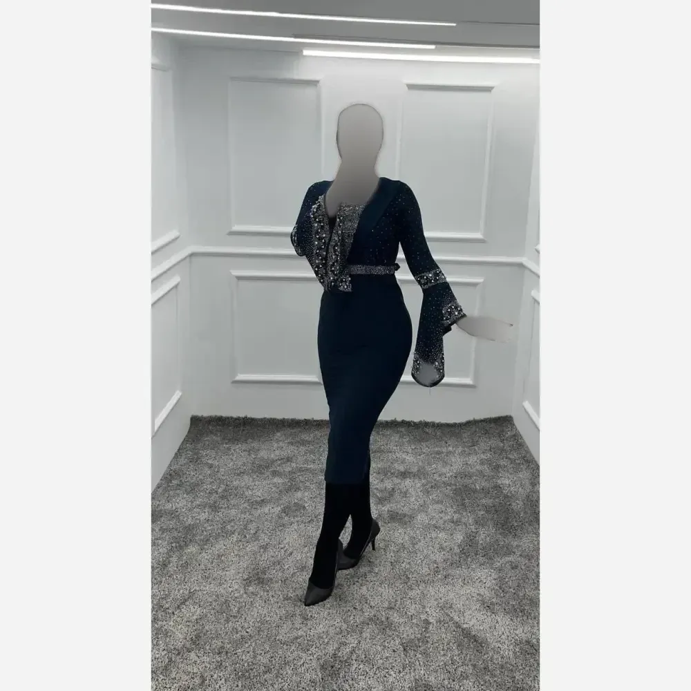 پیراهن مجلسی زنانه مدل دلینا جنس لمه مشکی نگیندوزی شده قد 120 سایز 36 تا 52