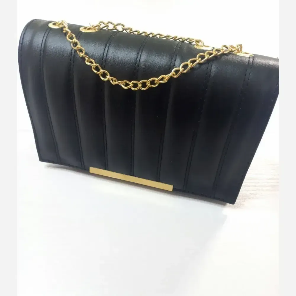 کیف لنسر چرم مشکی ابعاد 23 در 14 سانتیمتر