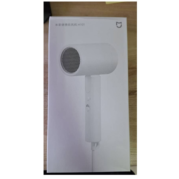 سشوار مسافرتی 1600 وات میجیا مدل H101، موتور AC، وزن 500 گرم، دارای سری متمرکزکننده باریک با ویژگی صافکنندگی، حجمدهندگی، با قابلیت باد سرد