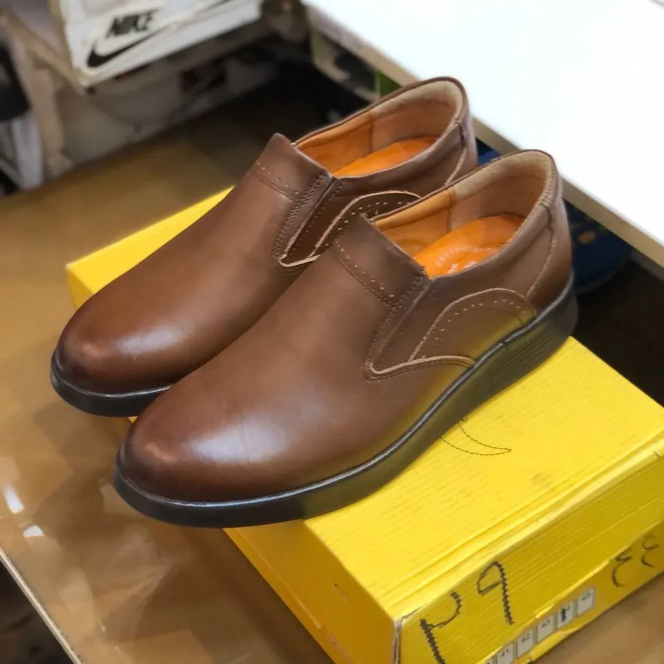 کفش چرم مردانه مدل فانتوم عسلی رویه چرم طبیعی زیره PU طبی