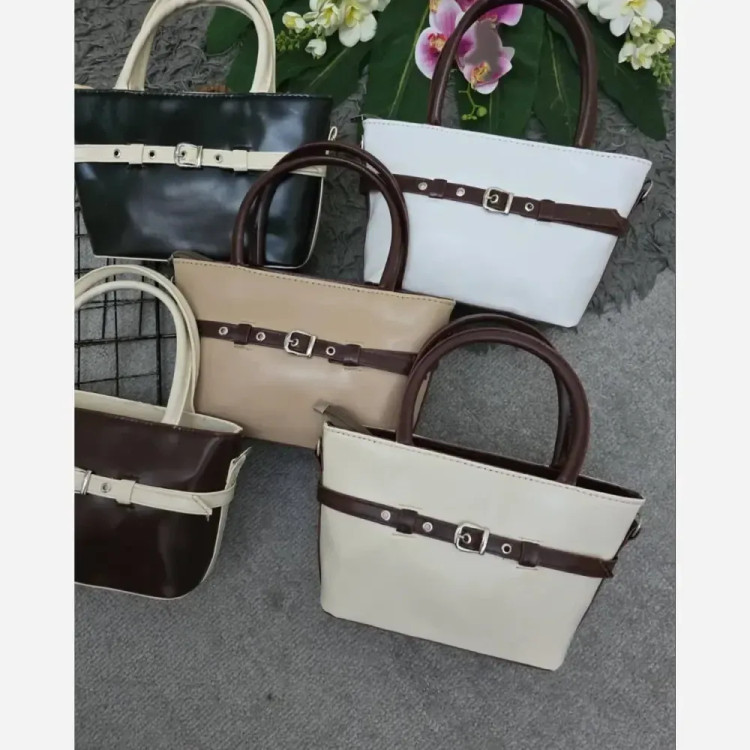 کیف چرمی زنانه اسما ابعاد 28 در 16 رنگ مشکی سفید کرم نسکافه ای