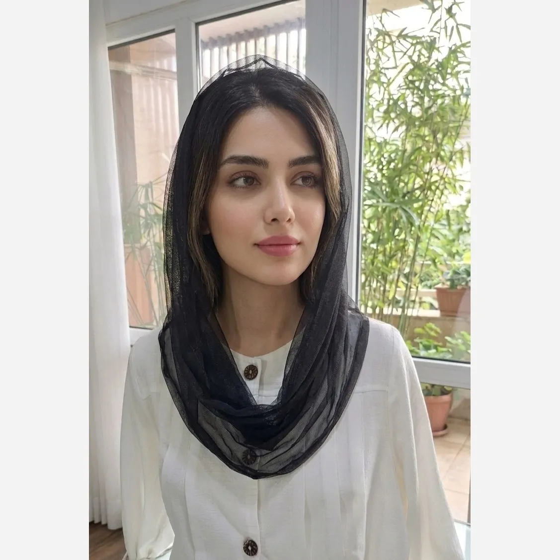 شال رینگی تور ساده و راه راه دور گیپور مشکی سرمه ای و قهوه ای سایز 100 در 50 سانتیمتر