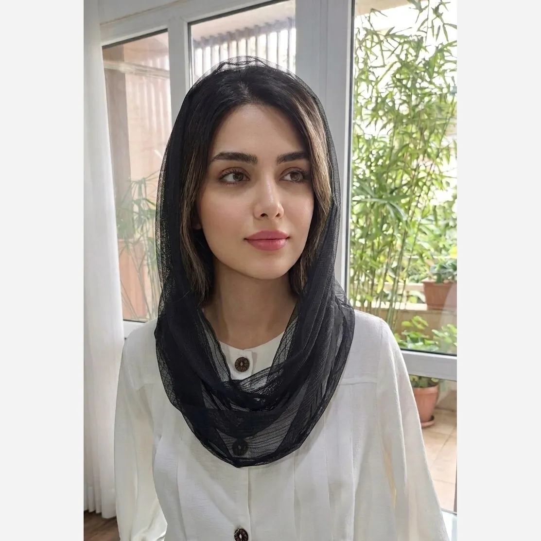 شال رینگی تور ساده و راه راه دور گیپور مشکی سرمه ای و قهوه ای سایز 100 در 50 سانتیمتر