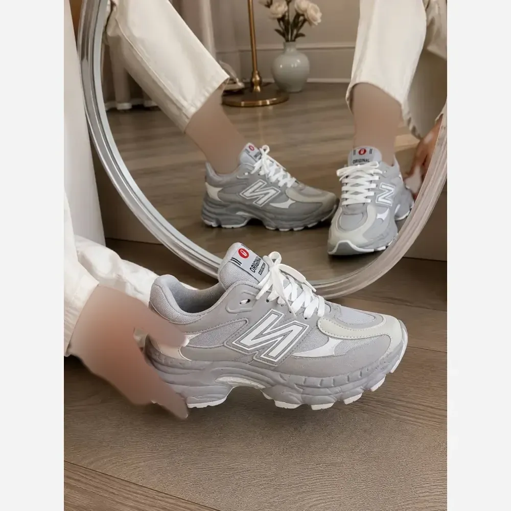 کتونی نیوبالانس زنانه زیره پلیمر سبک و راحت رنگ طوسی سفیدمشکی سایز 37 تا 40