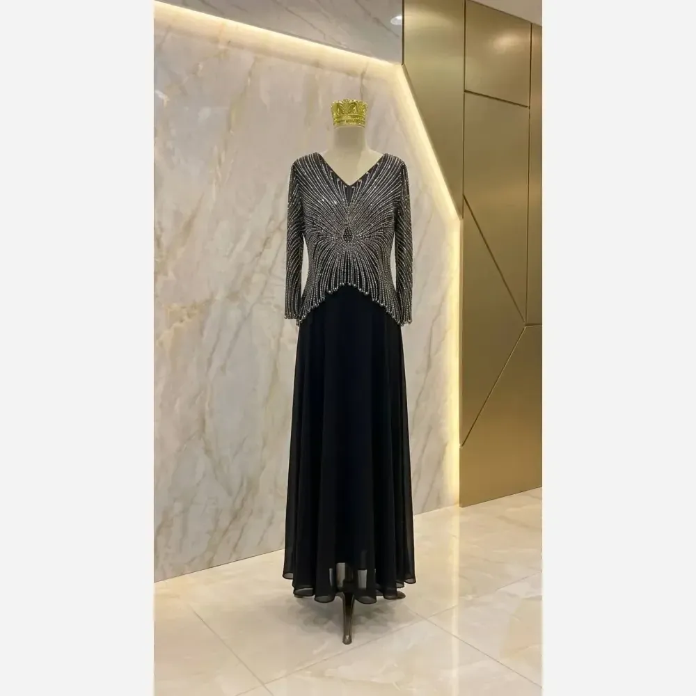 ماکسی سایز بزرگ مجلسی حریر درجه یک مشکی نگین دار و مروارید دوزی شده کاپدار سایز 46 تا 56