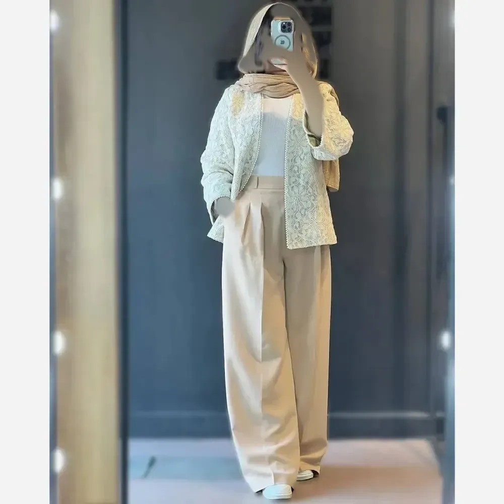 کت و شلوار زنانه گندم جنس مازراتی و گیپور رنگ مشکی و کرمی سایز 1 و 2