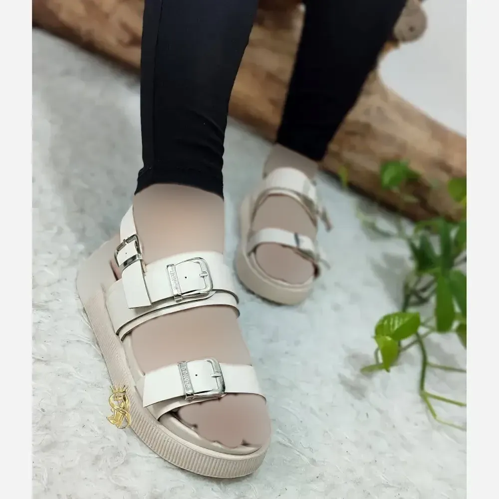 صندل طبی زنانه مدل سه سگک چرم صنعتی رویه چرم رنگ عسلی و کرم