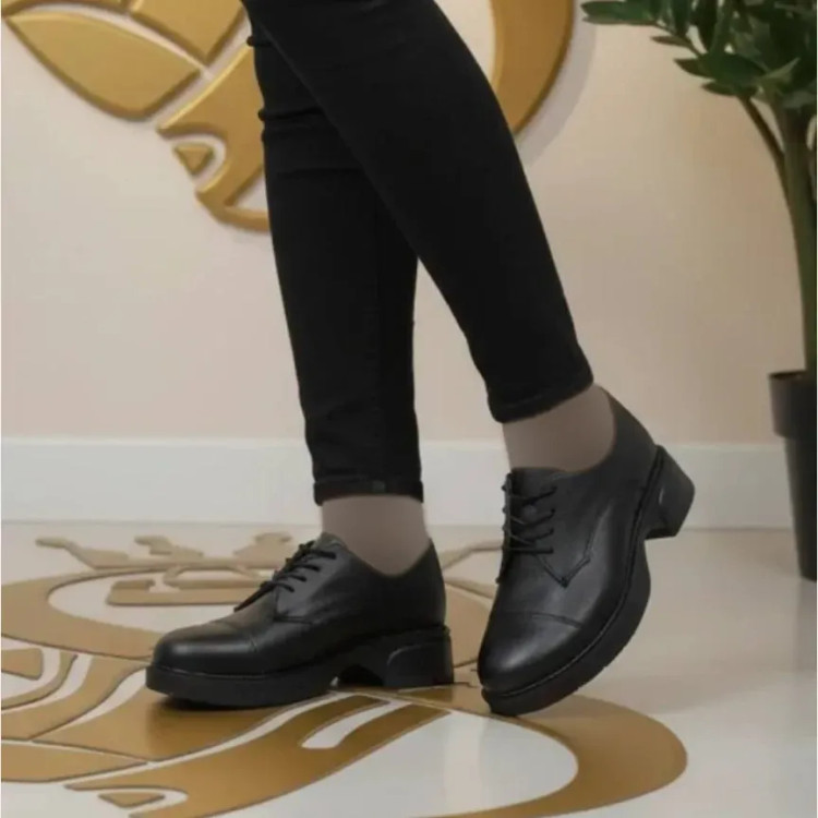 کفش طبی دانشجویی زنانه چرم صنعتی مشکی مدل المیرا کلاسیک