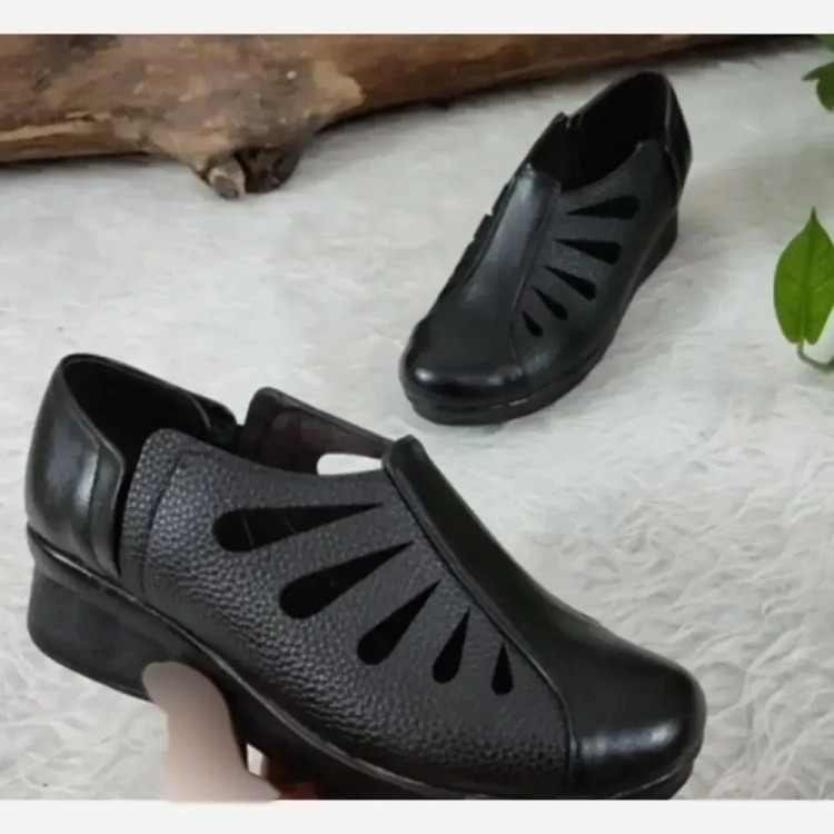 کفش طبی تابستانه زنانه چرم شرانگ مشکی مدل آذیتا پاشنه سه سانت سایز 37