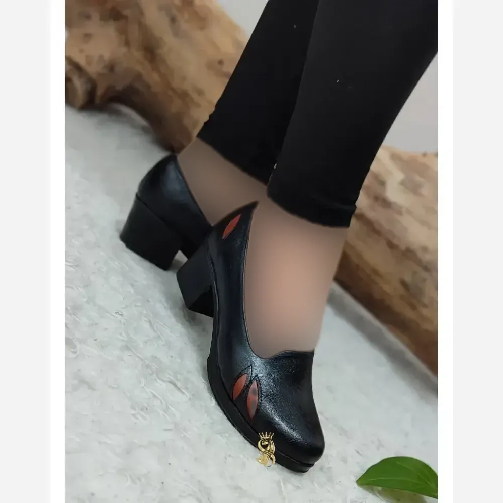 کفش طبی زنانه چرم صنعتی مدل برگی رنگ مشکی
