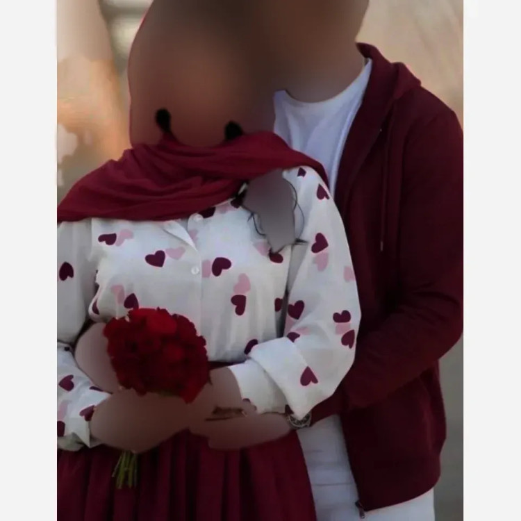 ست شومیز و دامن زنانه مدل قلبی جنس بوگاتی و مازراتی رنگ زرشکی و سبز سایز فری تا 48
