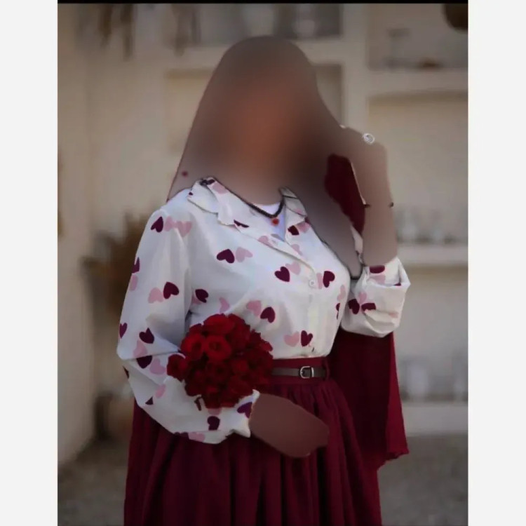 ست شومیز و دامن زنانه مدل قلبی جنس بوگاتی و مازراتی رنگ زرشکی و سبز سایز فری تا 48