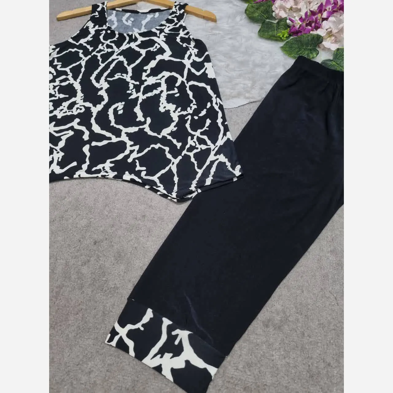 ست تاب و شلوارک زنانه طرح رعد و برقی جنس فلامنت فول کش فری سایز 36 تا 46