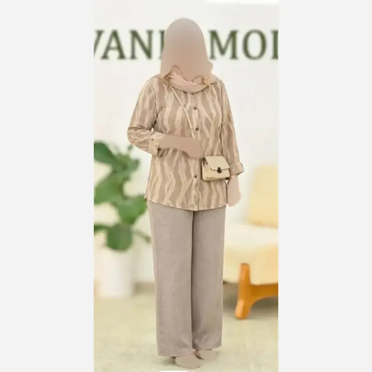 ست شومیز و شلوار زنانه جنس شانتون و ژاکارد کسمه فری سایز 38 تا 46