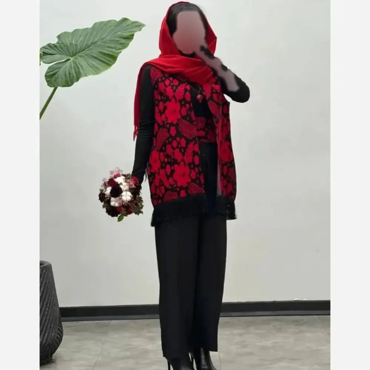 ست چهار تیکه زنانه مدل ماهگل شامل شومیز کرپ اسکاچی وست نپالی و شلوار پرشیا به همراه کمربند