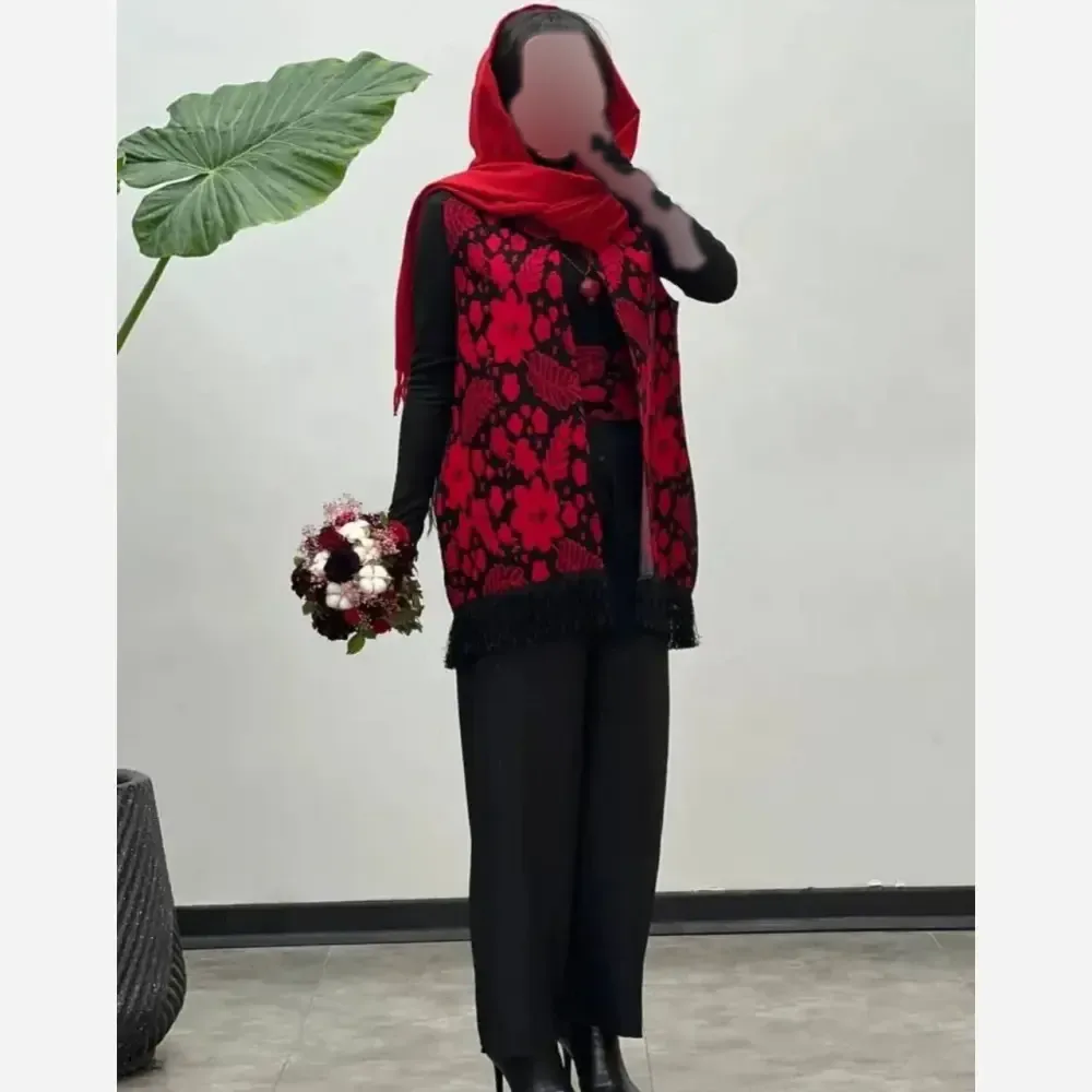 ست چهار تیکه زنانه مدل ماهگل شامل شومیز کرپ اسکاچی وست نپالی و شلوار پرشیا به همراه کمربند