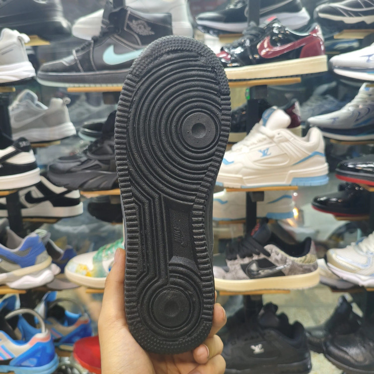 کتونی نایک ایرفورس 1 مردانه مشکی مدل Triple Black