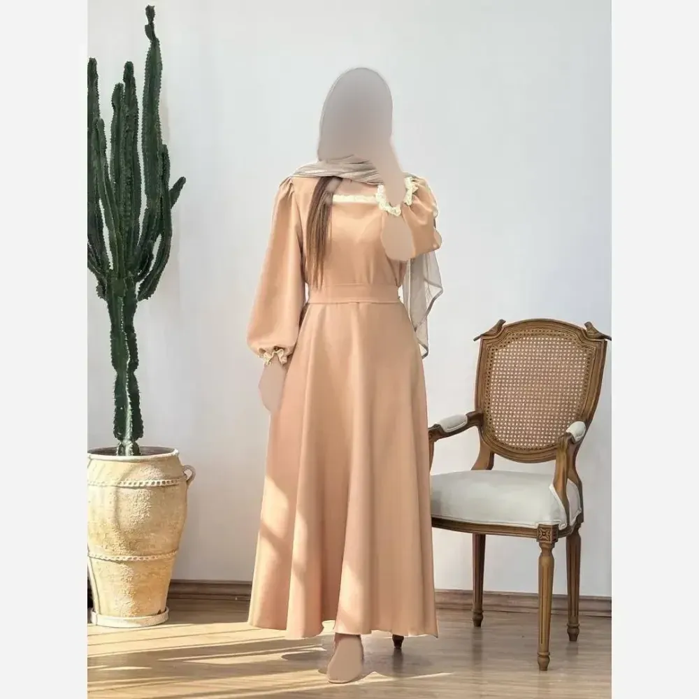 پیراهن زنانه بلند شانتون سوفیا فری سایز مدل دریا با یقه و سر آستین گیپور دانتل
