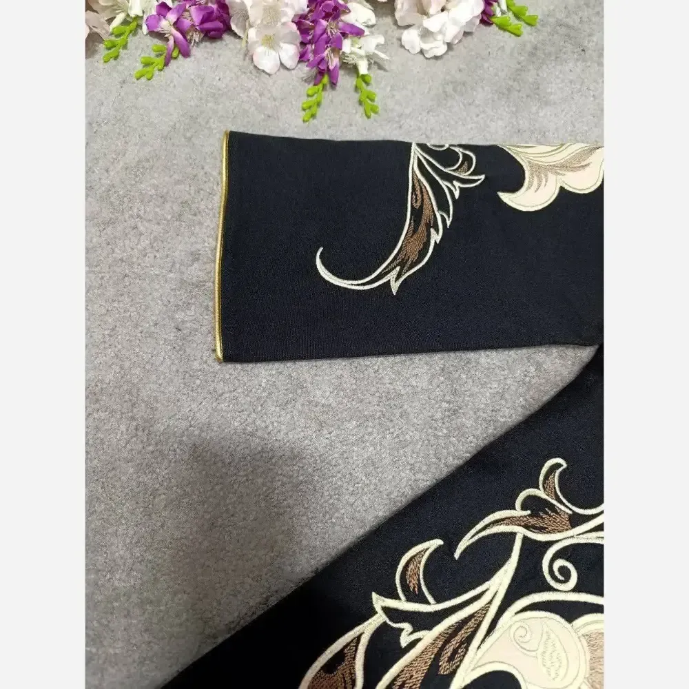 کت مانتویی زنانه مدل هلیا جنس مازراتی گلدوزی شده رنگ مشکی