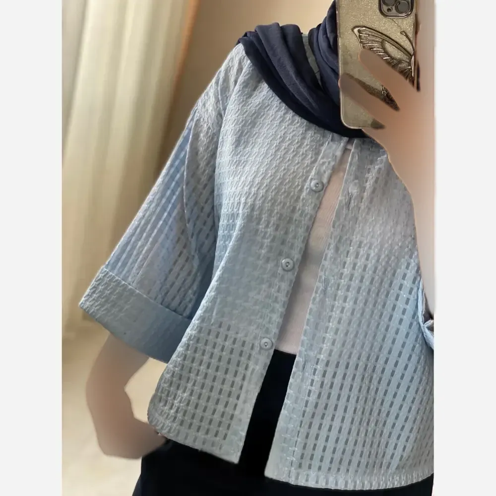 شومیز باکسی شیشه ای زنانه فری سایز رنگ آبی و مشکی
