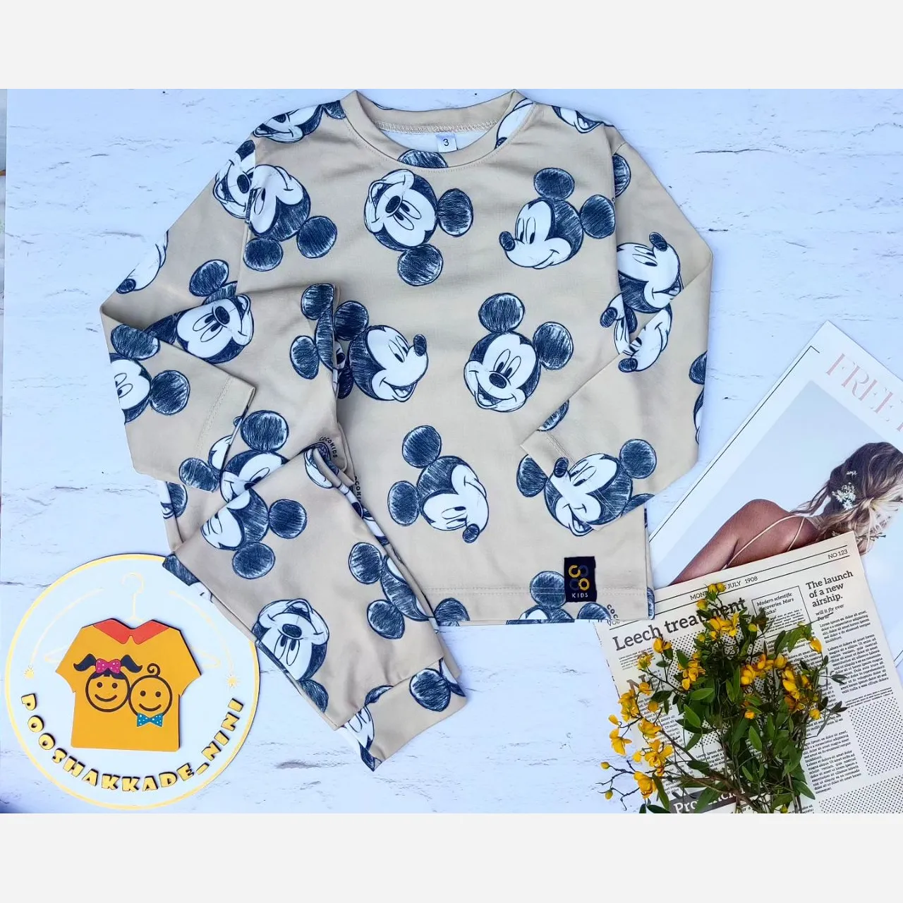 ست بلوز و شلوار راحتی بچگانه طرح میکی موس جنس نخ و پنبه مناسب دختر و پسر سایز 3 تا 8 سال