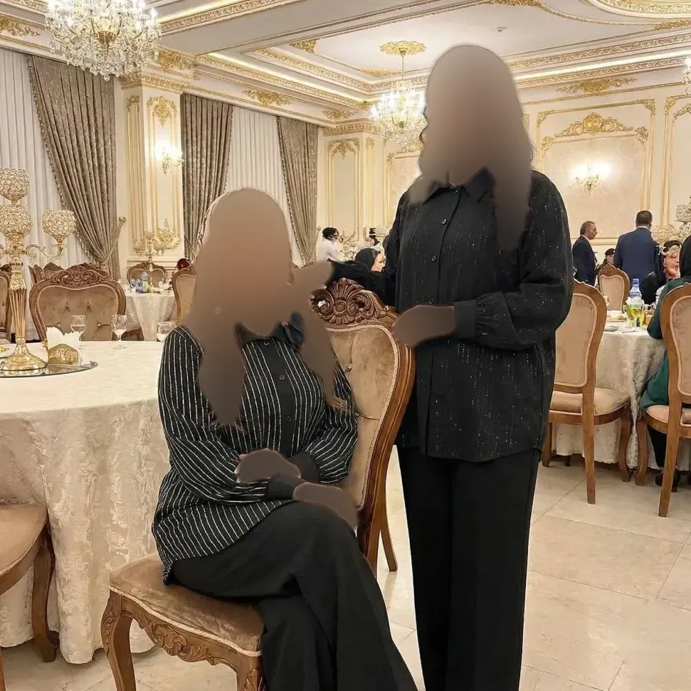 شومیز زنانه مدل سحرناز جنس کرپ الیزه نگیندار دکمهدار سایز 38 تا 60