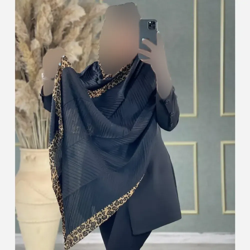 شال پلیسه حاشیه پلنگی مشکی ابعاد 60 در 180 سانتیمتر