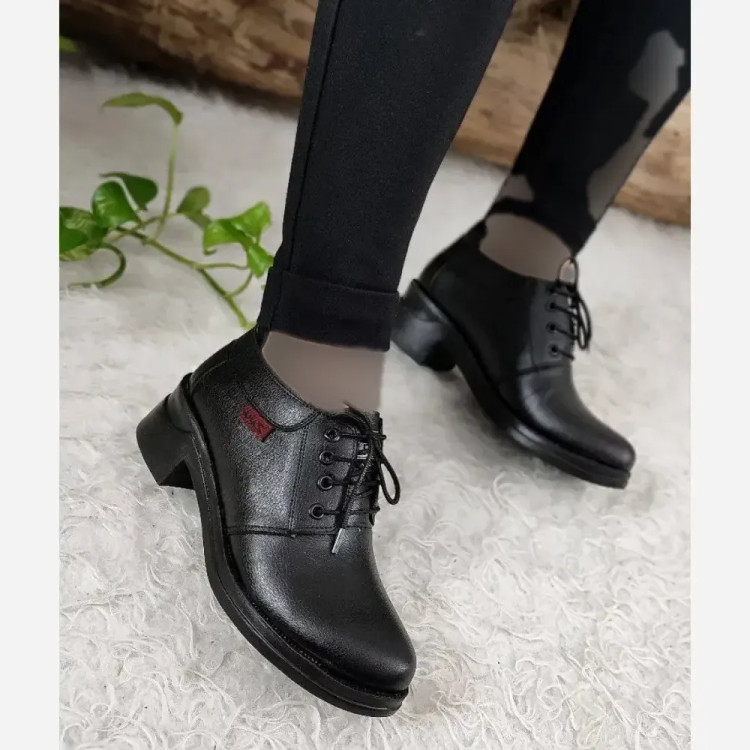 کفش طبی زنانه مدل لبخند رویه چرم صنعتی زیره PU مشکی