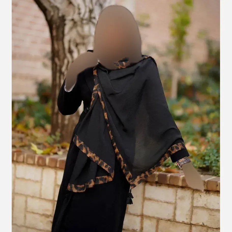 شال حاشیه پلنگی مشکی جنس پلیسه ریز ابعاد 60 در 180 سانتیمتر