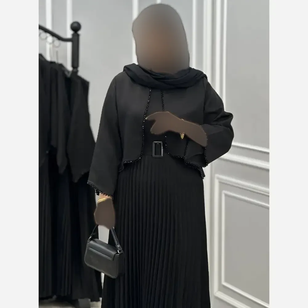 ست سه تیکه زنانه مدل فاریا شامل سارافون بوگاتی و کت کرپ مازراتی رنگ مشکی فری سایز 38 تا 46