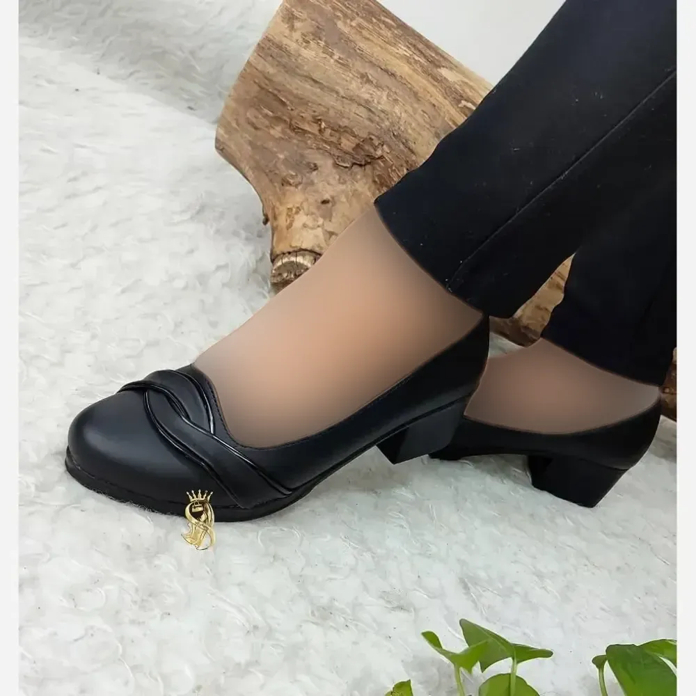 کفش طبی مجلسی زنانه مدل گلی رویه چرم حولهای پاشنه 5 سانت رنگ مشکی