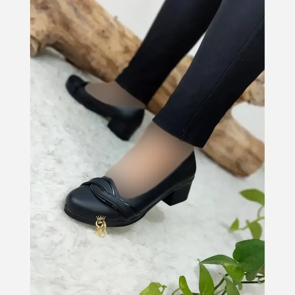 کفش طبی مجلسی زنانه مدل گلی رویه چرم حولهای پاشنه 5 سانت رنگ مشکی