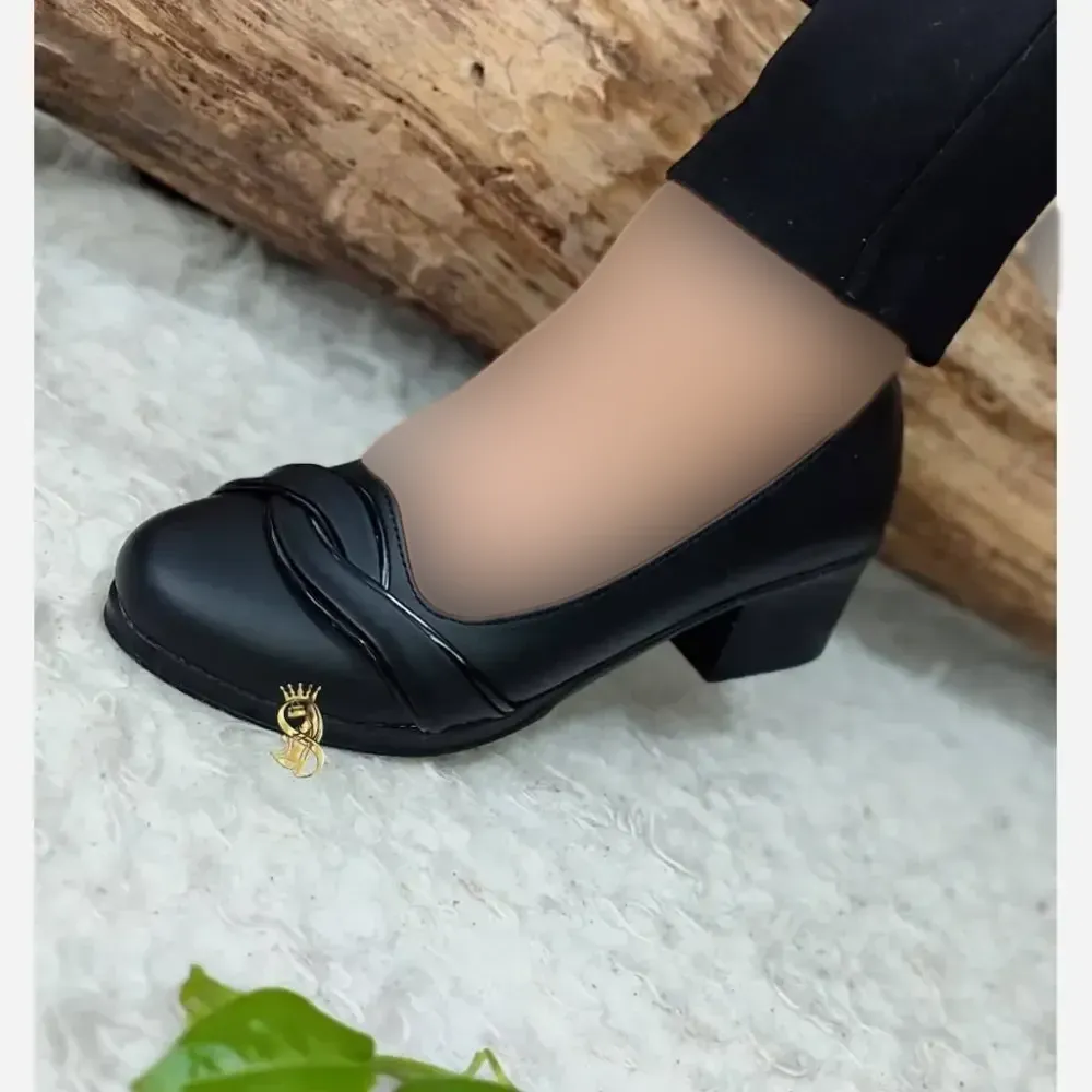 کفش طبی مجلسی زنانه مدل گلی رویه چرم حولهای پاشنه 5 سانت رنگ مشکی